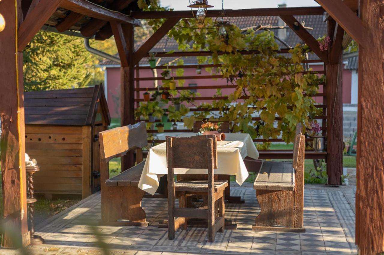 Kuca Za Odmor Baranjski Dvori Hotel Zmajevac Exterior photo