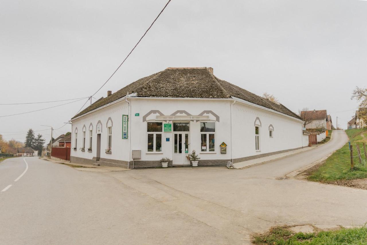 Kuca Za Odmor Baranjski Dvori Hotel Zmajevac Exterior photo