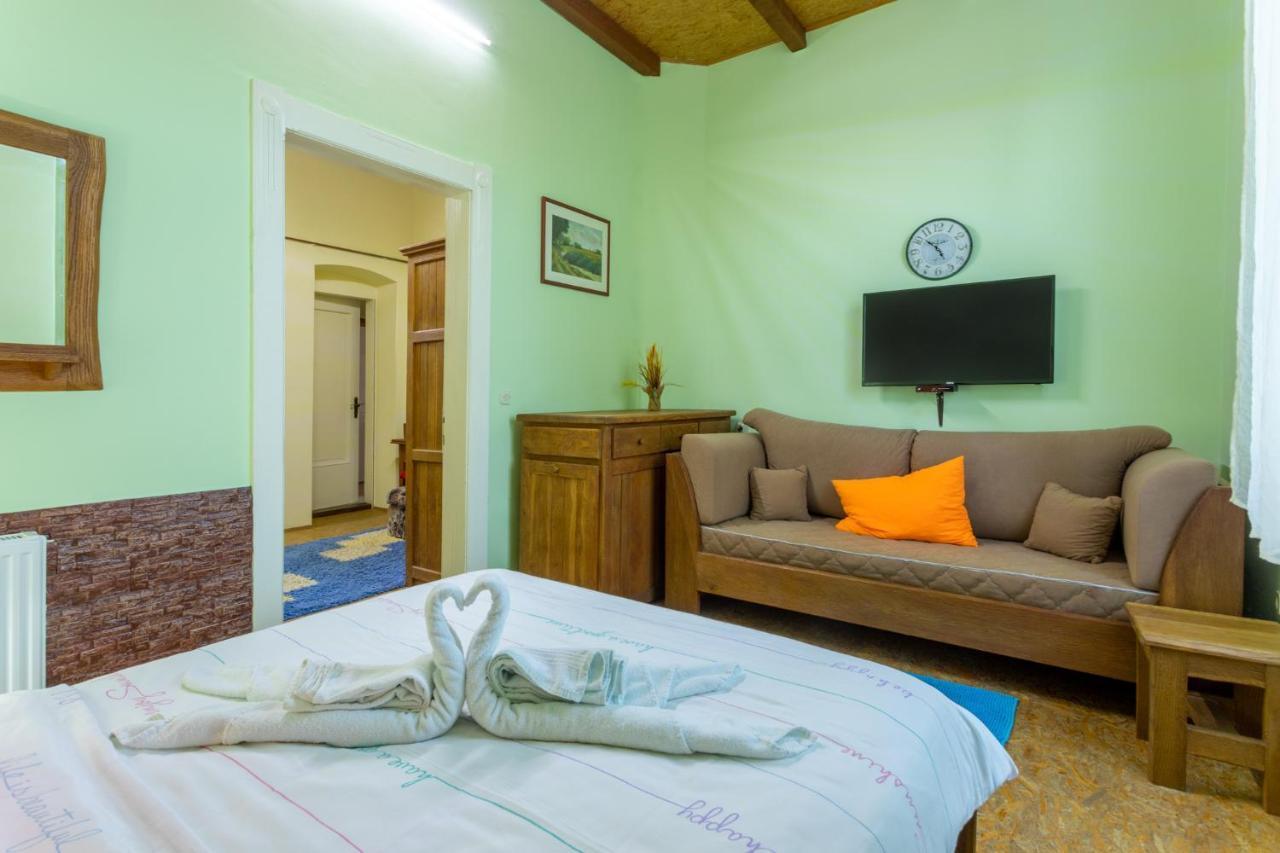 Kuca Za Odmor Baranjski Dvori Hotel Zmajevac Exterior photo
