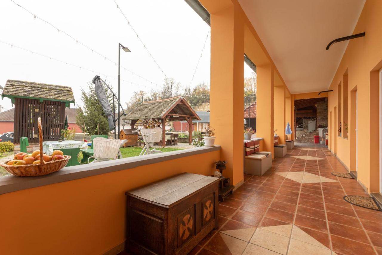 Kuca Za Odmor Baranjski Dvori Hotel Zmajevac Exterior photo