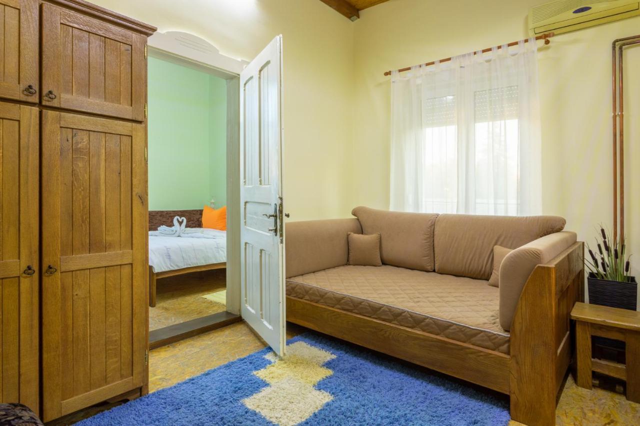 Kuca Za Odmor Baranjski Dvori Hotel Zmajevac Exterior photo
